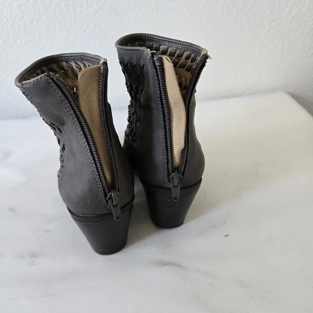 SEVEN DIALS Quinn‎ Woven Western Cowgirl Ankle Booties Women's size 7.5